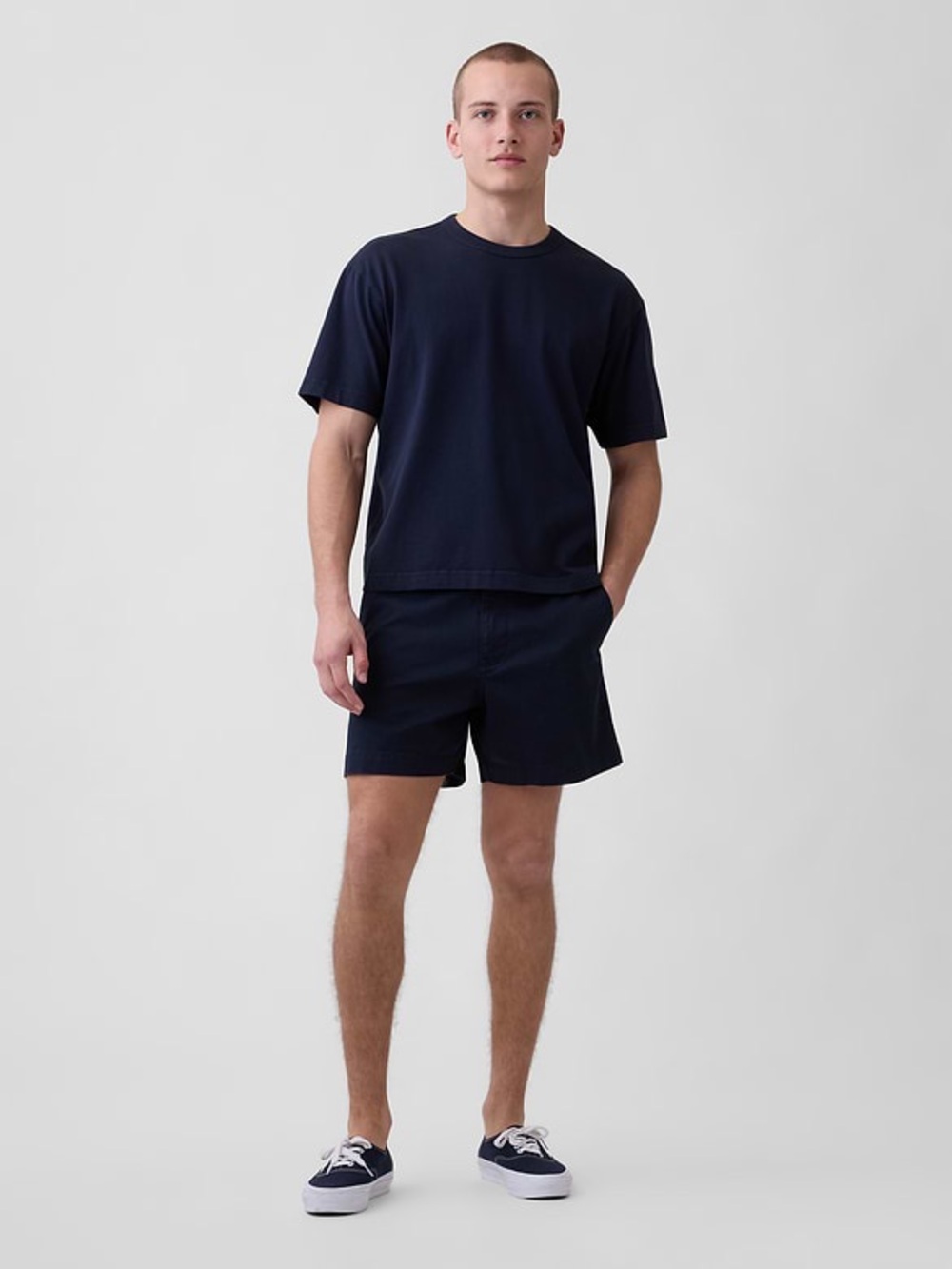 GAP Men's black Flat-Front Shorts 36